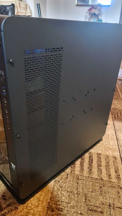 Компютърна кутия Thermaltake core p8 TG - Чисто Нова!