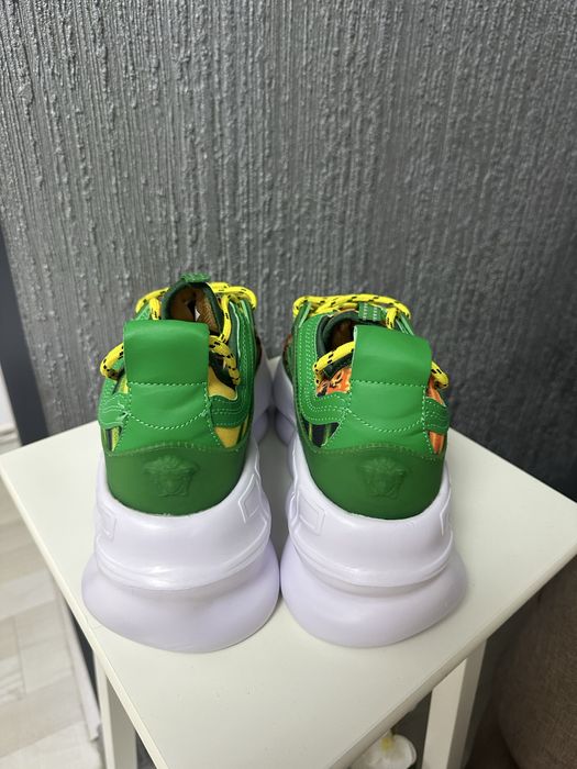 versace chain reaction