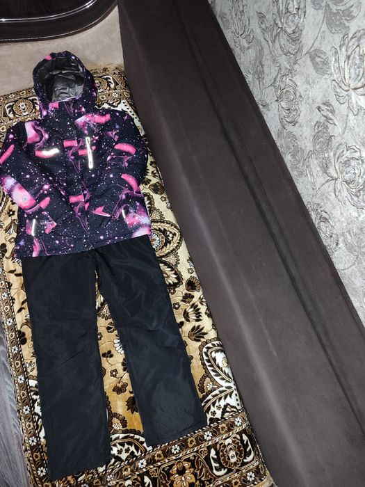 Продам лыжный костюм на девочку