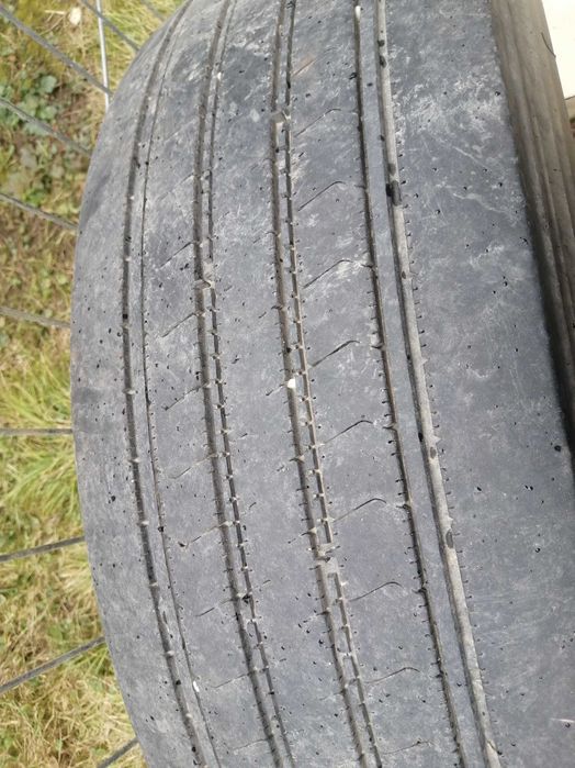 Vând cauciucuri direcție camion 315/80