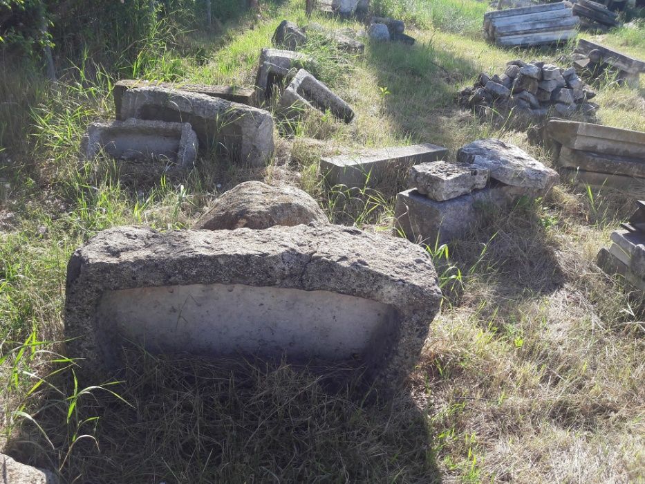 Каменни корита и каменни стъпала