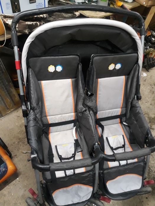 Коляска для блезнецов