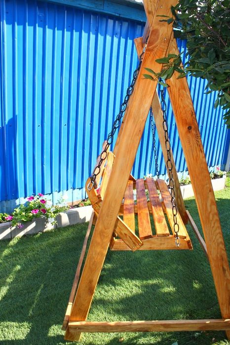 Садовые качели из дерева