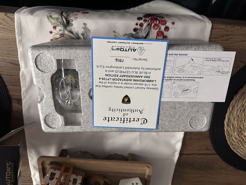 Vând machetă 1/18 Lamborghini Aventador LP720-4 autoart