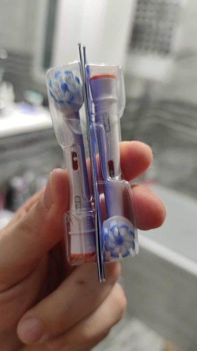 VAND 2 periute de dinti electrice Oral-B Braun + 2 capete noi sigilate