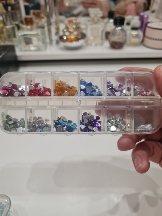 Продам материалы для маникюра и педикюра