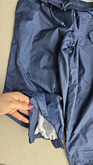 Спортно долнище Nike S-M с ципове на крачолите, ново