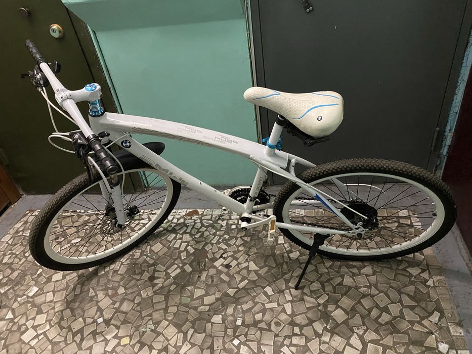 Велосипед BMW с замком