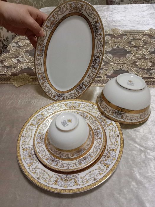 Посуда набор, фирма Дубай оригинал.12 персон.