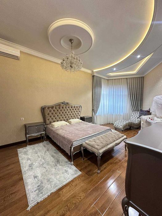 Район: Юнусабадский  Улица: Зенит 5.8  сотки 550  кв.м.