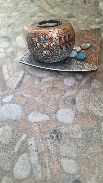 Арт свещник с  стъклени  камъчета