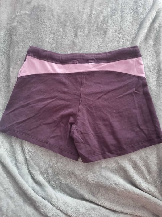 Лилави къси гащи