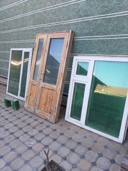 Ойна эшиклар сотилади