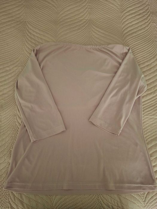 Нова блуза на Дафне