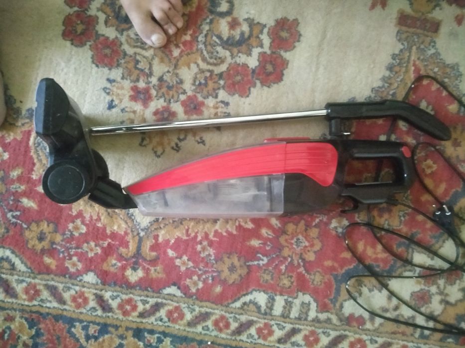 Пылесос вертикальный