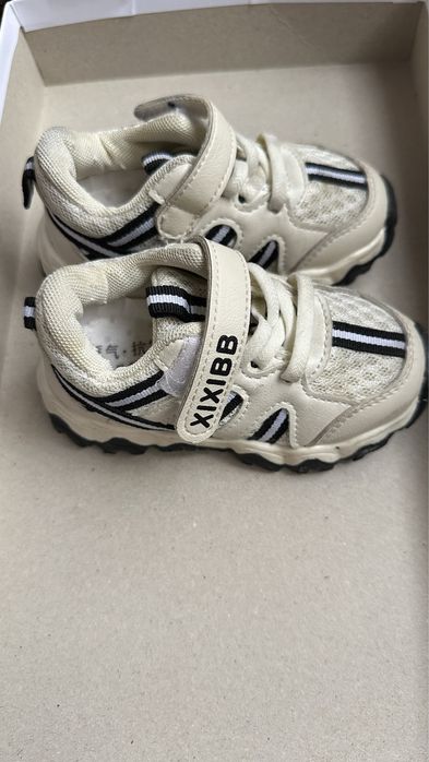 Детский кроссовка