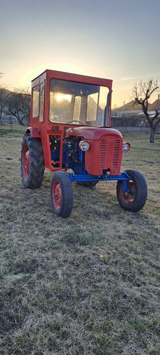 Vând  Tractor  cu  Plug