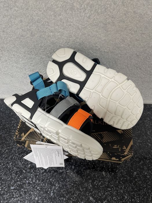 Продам новые сандали (р.30)