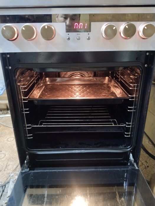 Продам стеклокерамическую плиту Hansa