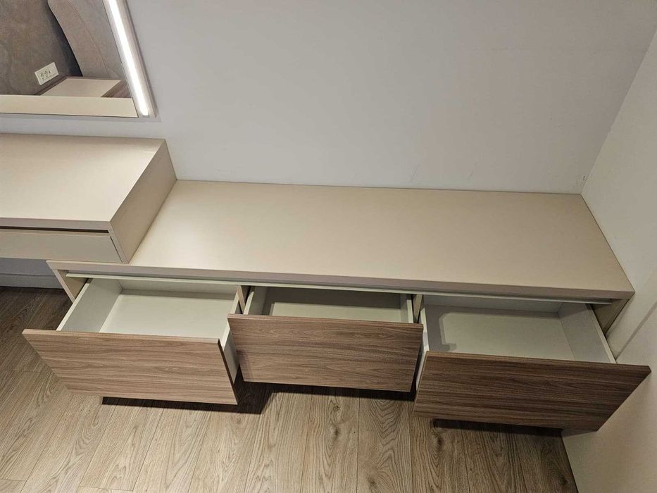 Mobila dormitor cu masuta machiaj (oglinda inclusa) + noptierele!!