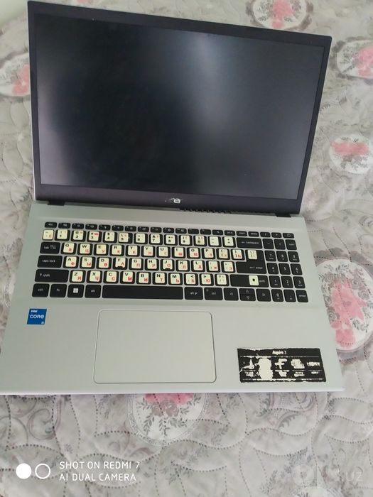 Kampyuter srochni sotiladi  acer aspire 3