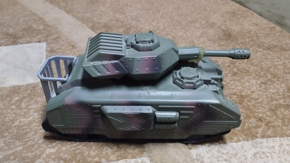 Игрущечный танк - недорого