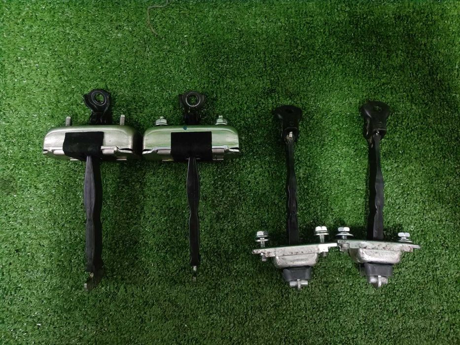 Оригинальные ограничители дверей от Toyota Camry 50 55