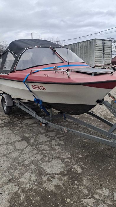 barca cu motor si peridoc de vanzare