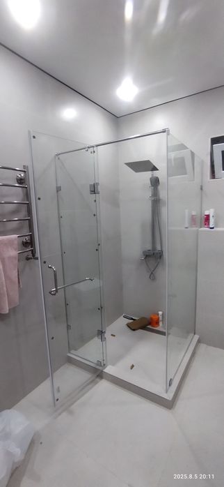 Стекляни душевые кабина