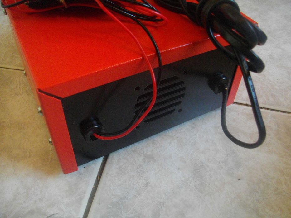 5-5,5Ампера-6/12 волта Зарядно Станция За Акумулаторни Батерии Френско