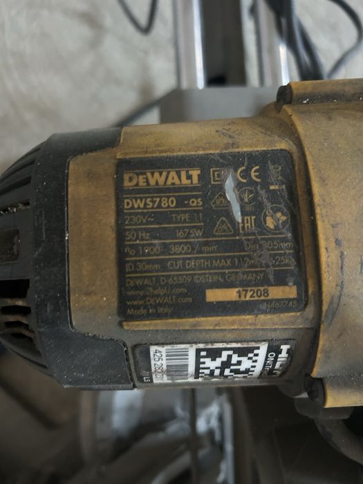 Fierastrau circular de bancDeWALT DWS 780