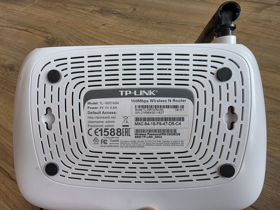 2 броя WiFi Рутер Tp link и Switch