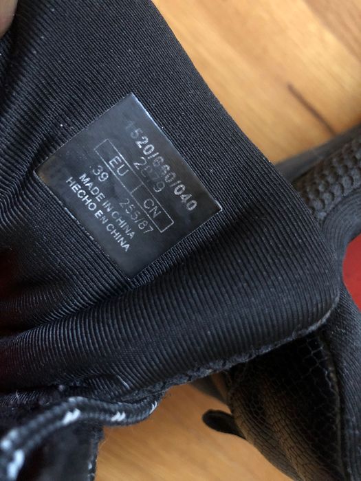 Bershka маратонки