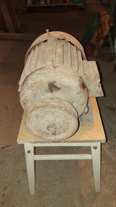 Motor electric trifazic