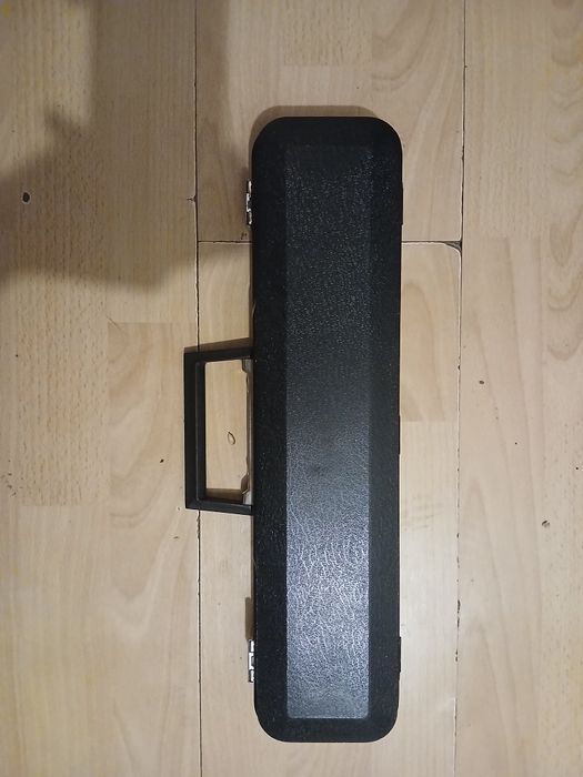 Vînd flaut nou îl vînd că nu pot cînta la el accept și schib clarinet