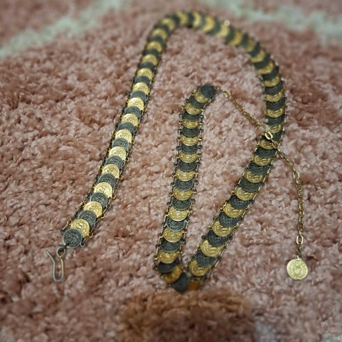 Дамски Колан с парички