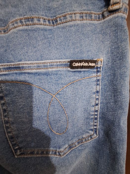 Blugi noi Calvin Klein pentru damă