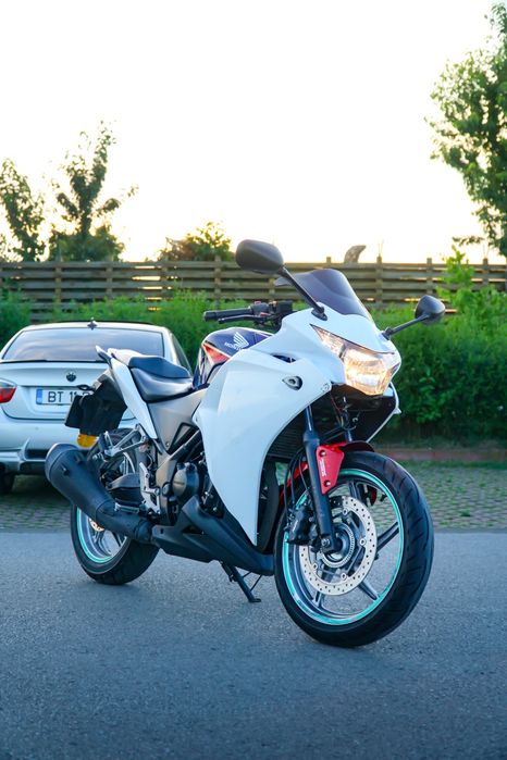 Honda cbr250r din 2012, modelul cu abs