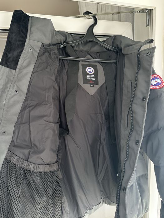 Куртка зимняя  canada goose