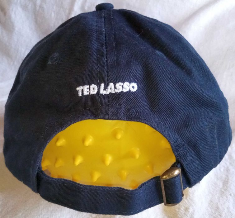 Бейзболна шапка от сериала „Тед Ласо“
