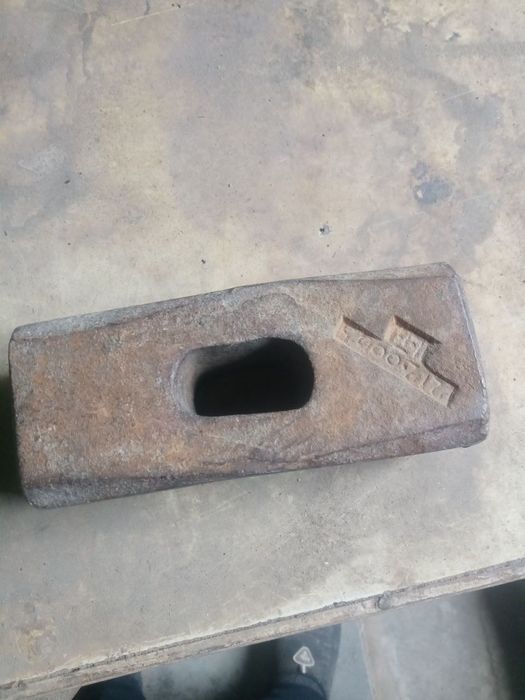 Продам кувалду  7 кг без ручки