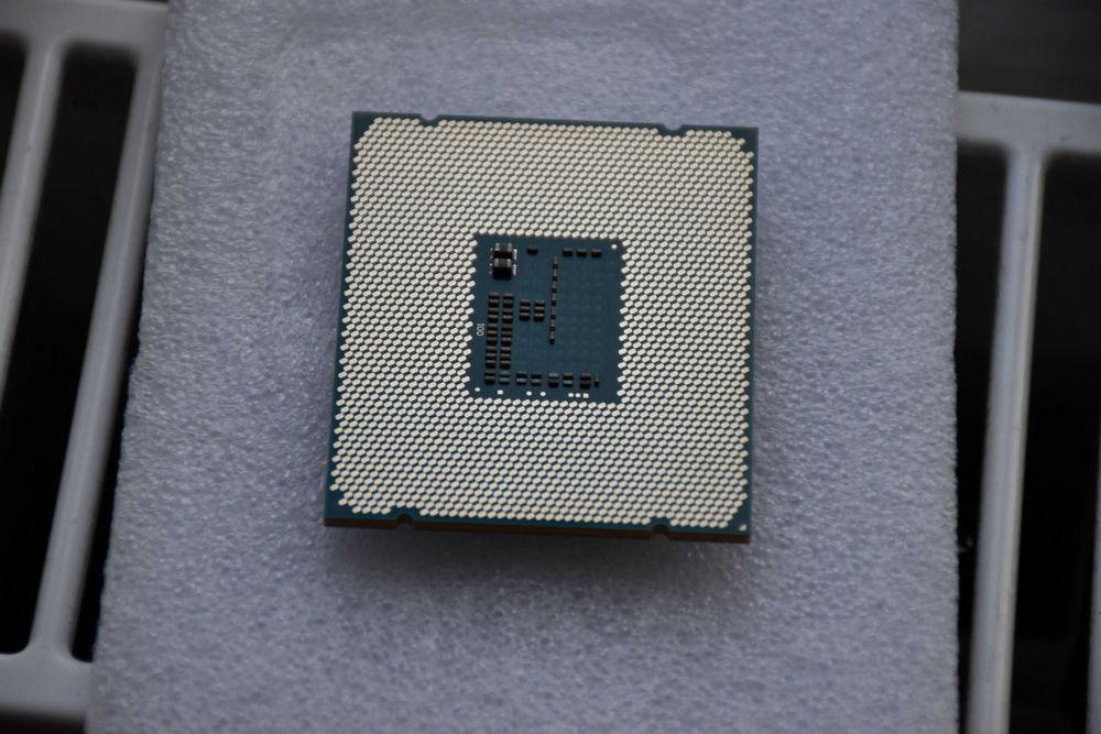 Intel Xeon E5-2667 V3, 3,20 GHz, 8 nuclee