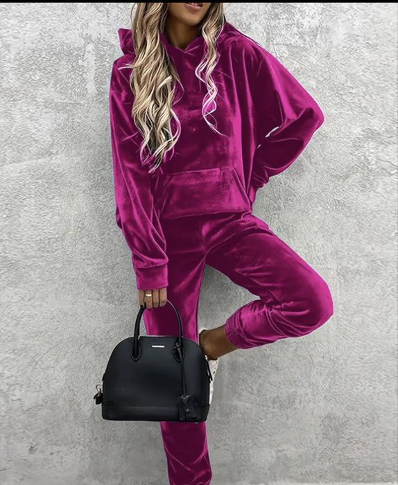 Спортен екип три модела по  23 €от 75 €