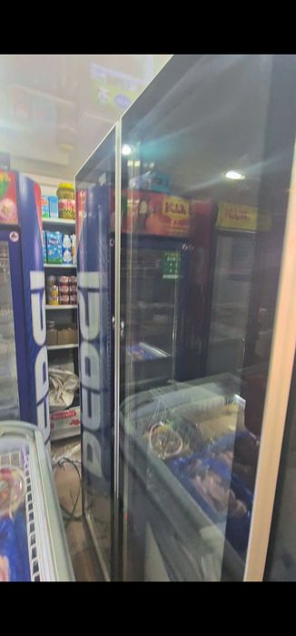 Продам витринный холодильник