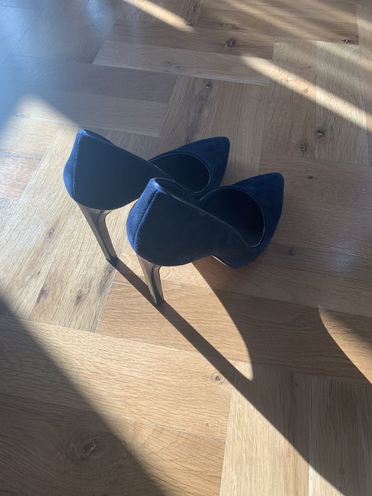 Дамски Обувки прекрасни и стилни обувани са 2 пъти!