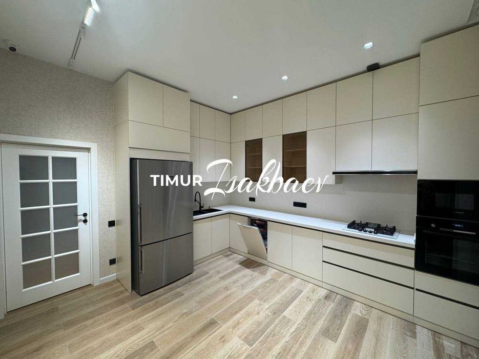 Продам Новый ЕвроДом ул.Циолковская 2 сотки 430 м2