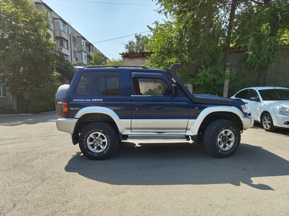 Mitsubishi Pajero 2