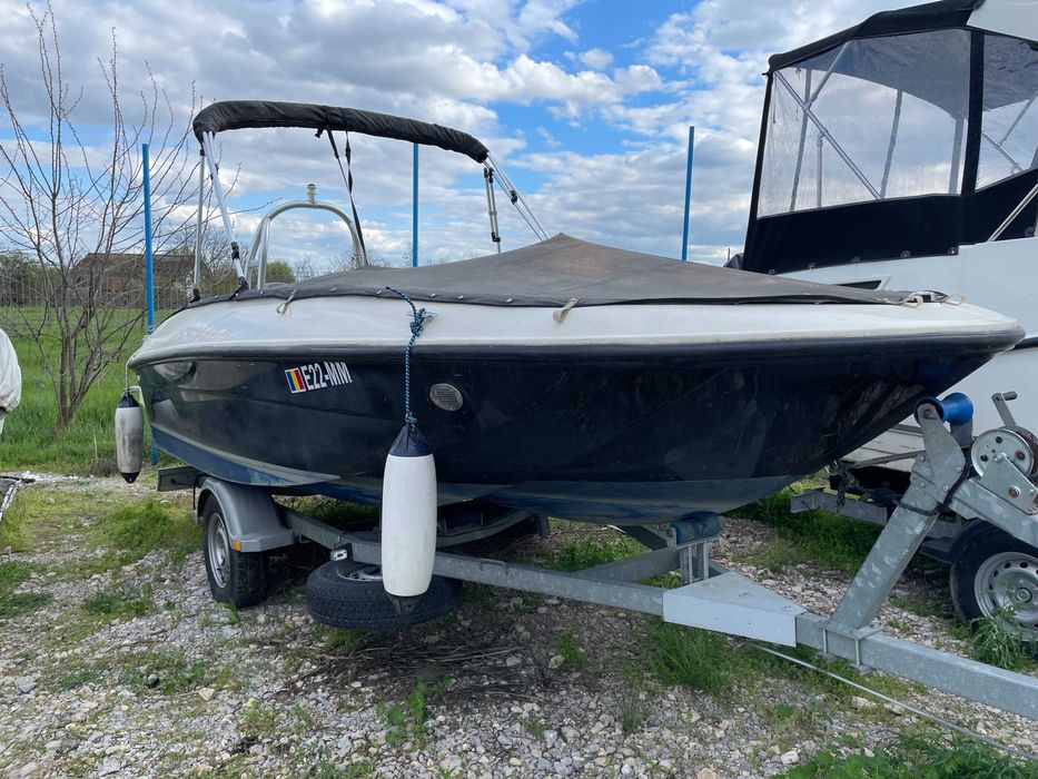 Ambarcatiune Bayliner Element E16 cu peridoc