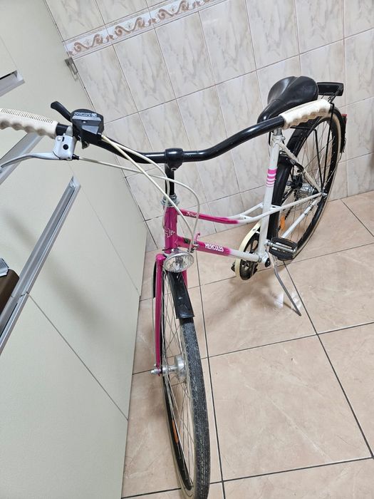 Vând bicicleta adulți stra foarte buna