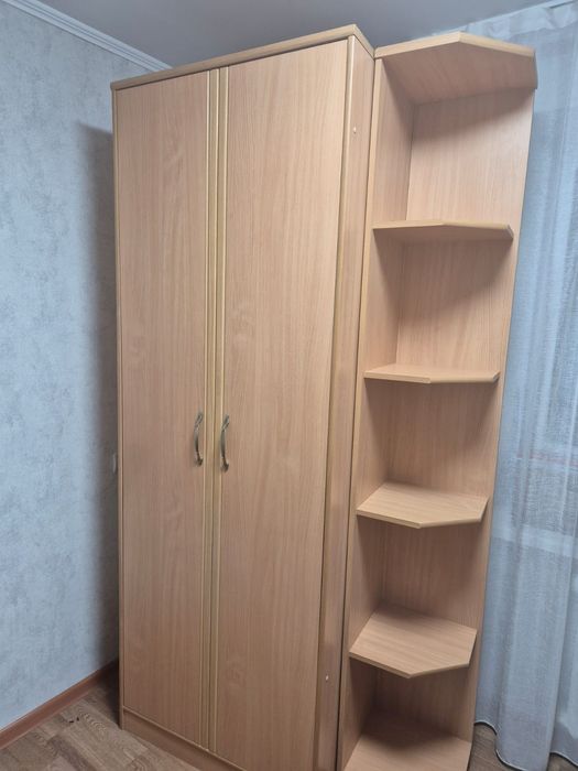 Продам шкаф+ письменный стол в подарок